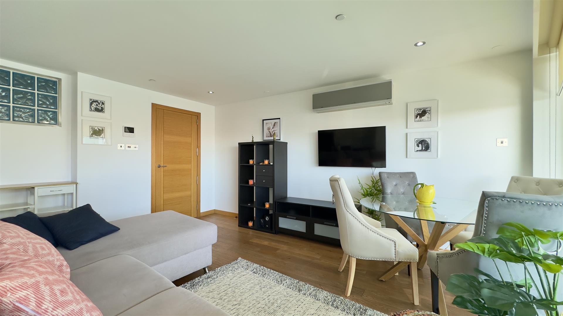 Image of Apartment - 1 Bedrooms - 1 Bathrooms for Rental in Grand Ocean Plaza-Gibraltar, Image 3